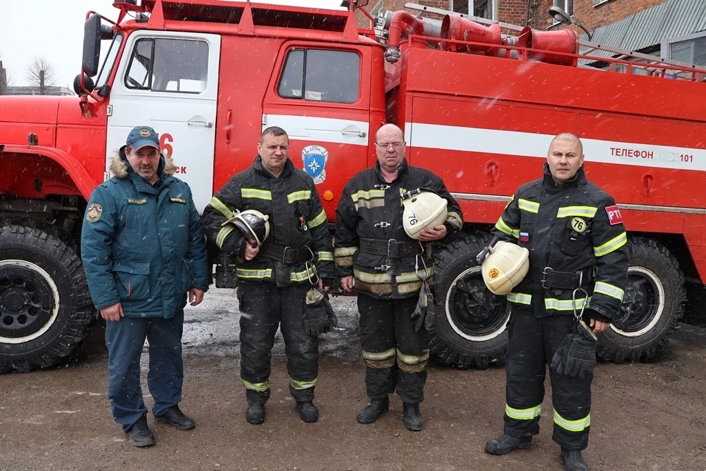 #ЛицаМЧС #СМИобМЧС  👨‍🚒Сквозь дым и пламя, спасая жизни: ясногорские огнеборцы отмечают профессионал