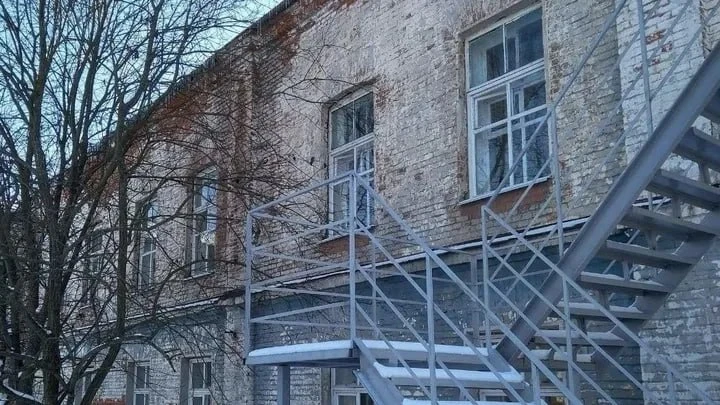Здание бывшей поликлиники с земельным участком в Мещерском Чеховского округа приобрел н...