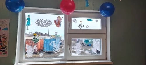 🇷🇺Акция «Окна России»
🌈В преддверии праздника Дня России - девочки  трудового отряда вместе со св