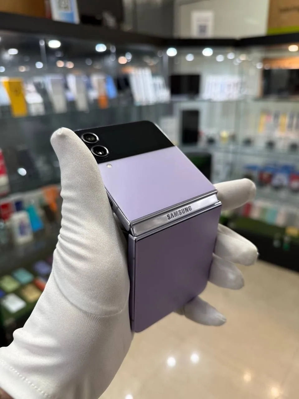 📱 Samsung Galaxy Z Flip 4