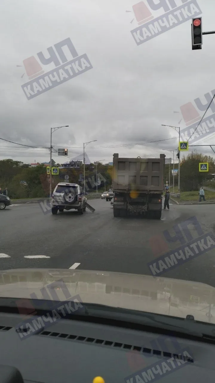 У Арбитражного суда столкнулись три машины