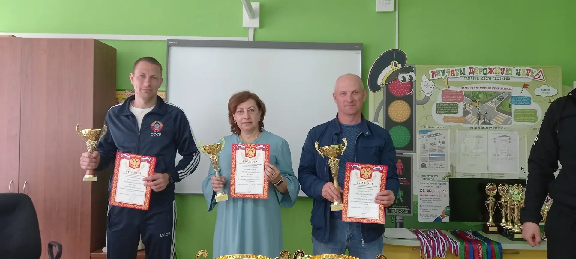В пятницу состоялось плановое совещание учителей физической культуры. Повесткой дня было: