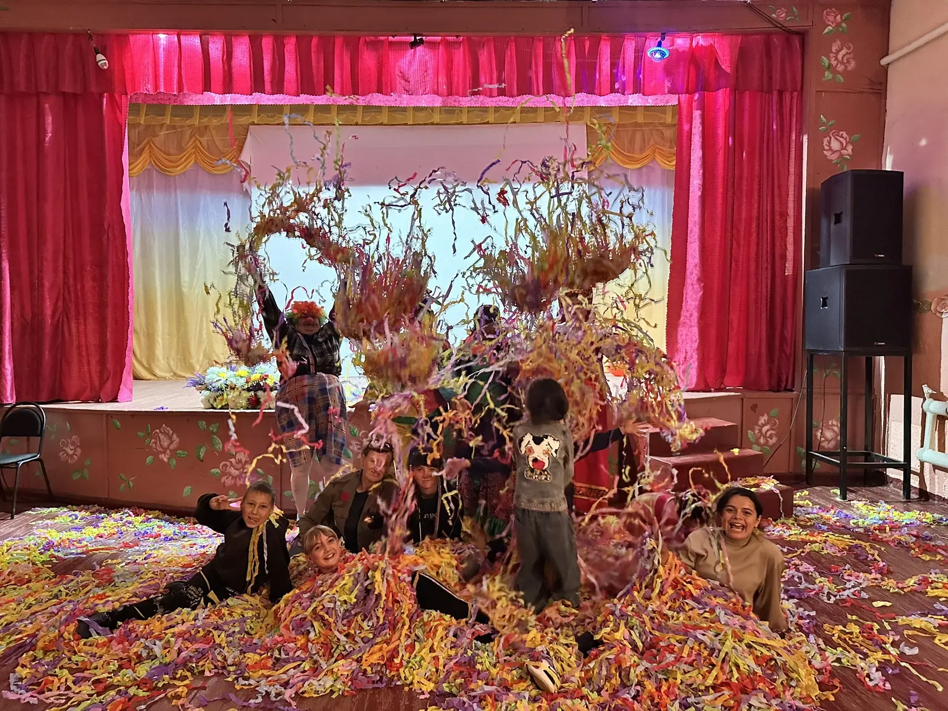 🌞🍭🍬🪅🧩1 июня работники сельского Дома культуры  провели игровую программу «Весёлые забавы», посв