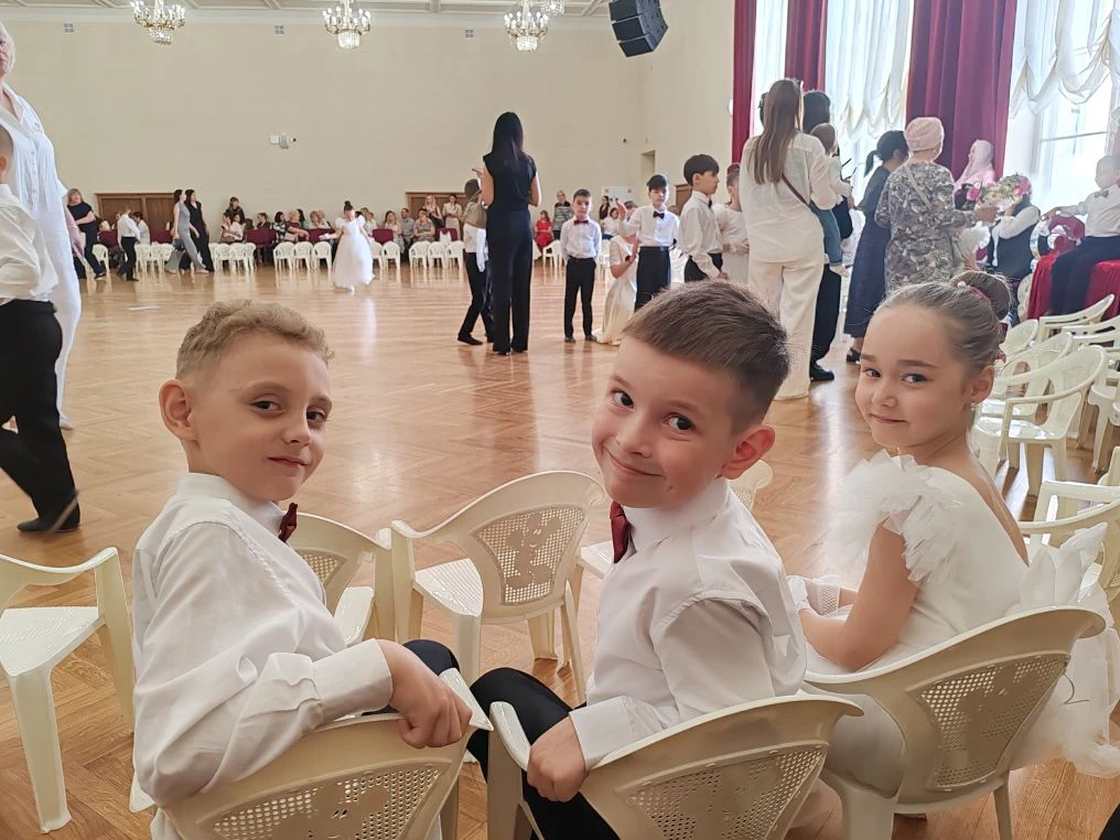 Доброго дня! Сегодня состоялся Благотворительный бал дошколят, где наши выпускники и педагоги принял