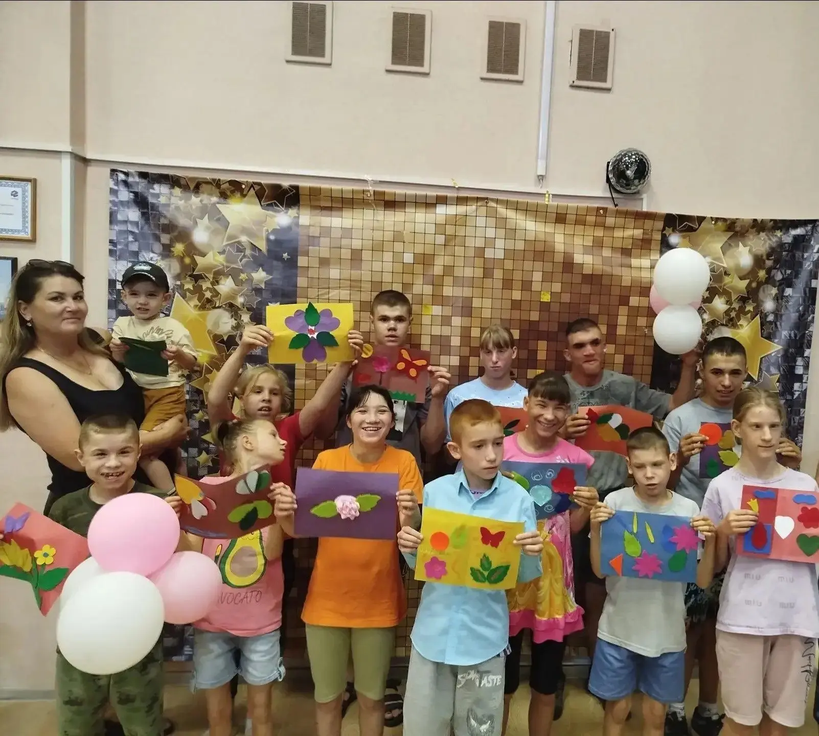 Открытка с добрыми пожеланиями — это простой и тёплый способ поднять настроение близком...