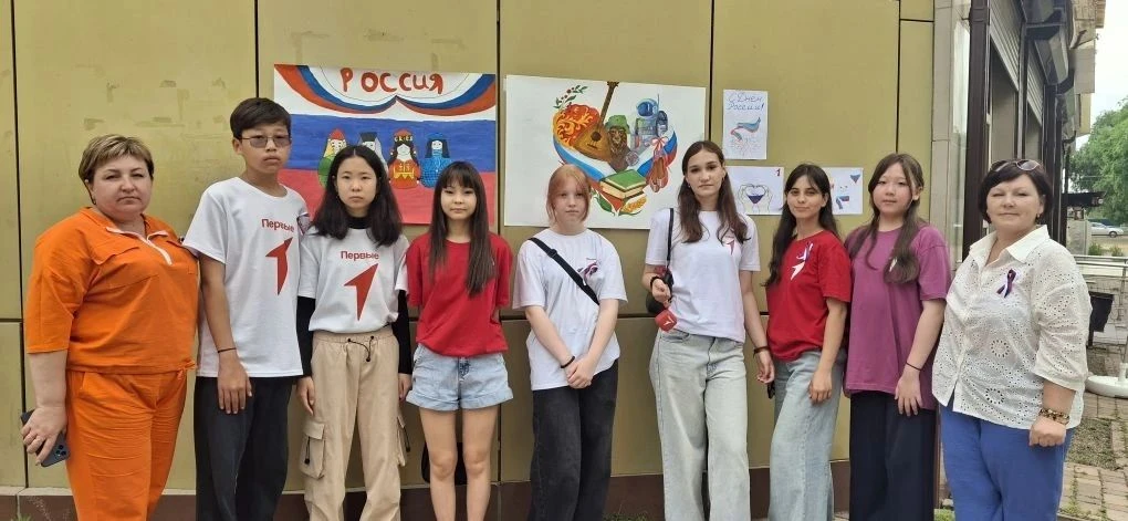В преддверии Дня России специалисты Городовиковского комплексного центра совместно с активистами Общ