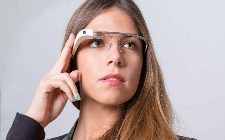 Спустя 13 лет в Google разобрались, почему очки Google Glass были провальными  Президент экосистемы 