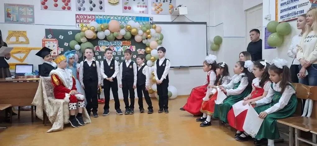 В 1 «Ж» классе состоялся яркий и трогательный праздник — «Прощание с Азбукой». Это важный и волнующи