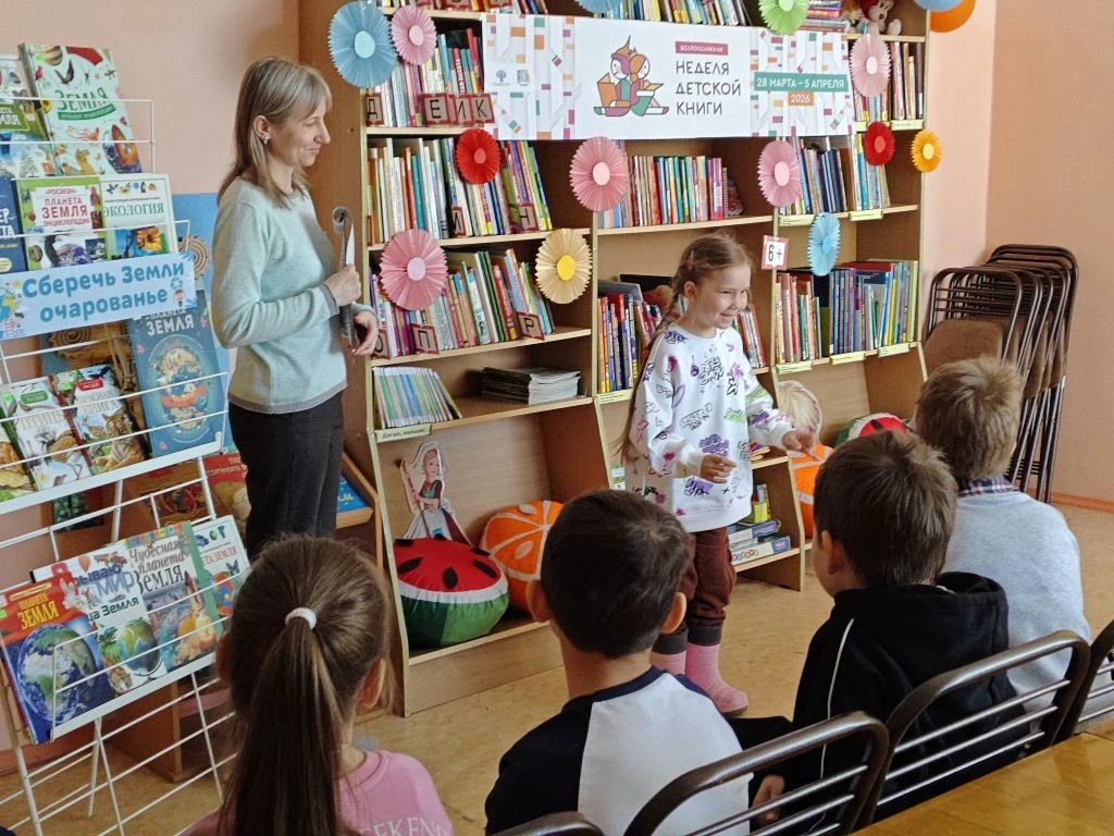 📚✨ В рамках Всероссийской недели детской книги.  💚Ученики 1 «Н» класса вместе с классным руководител