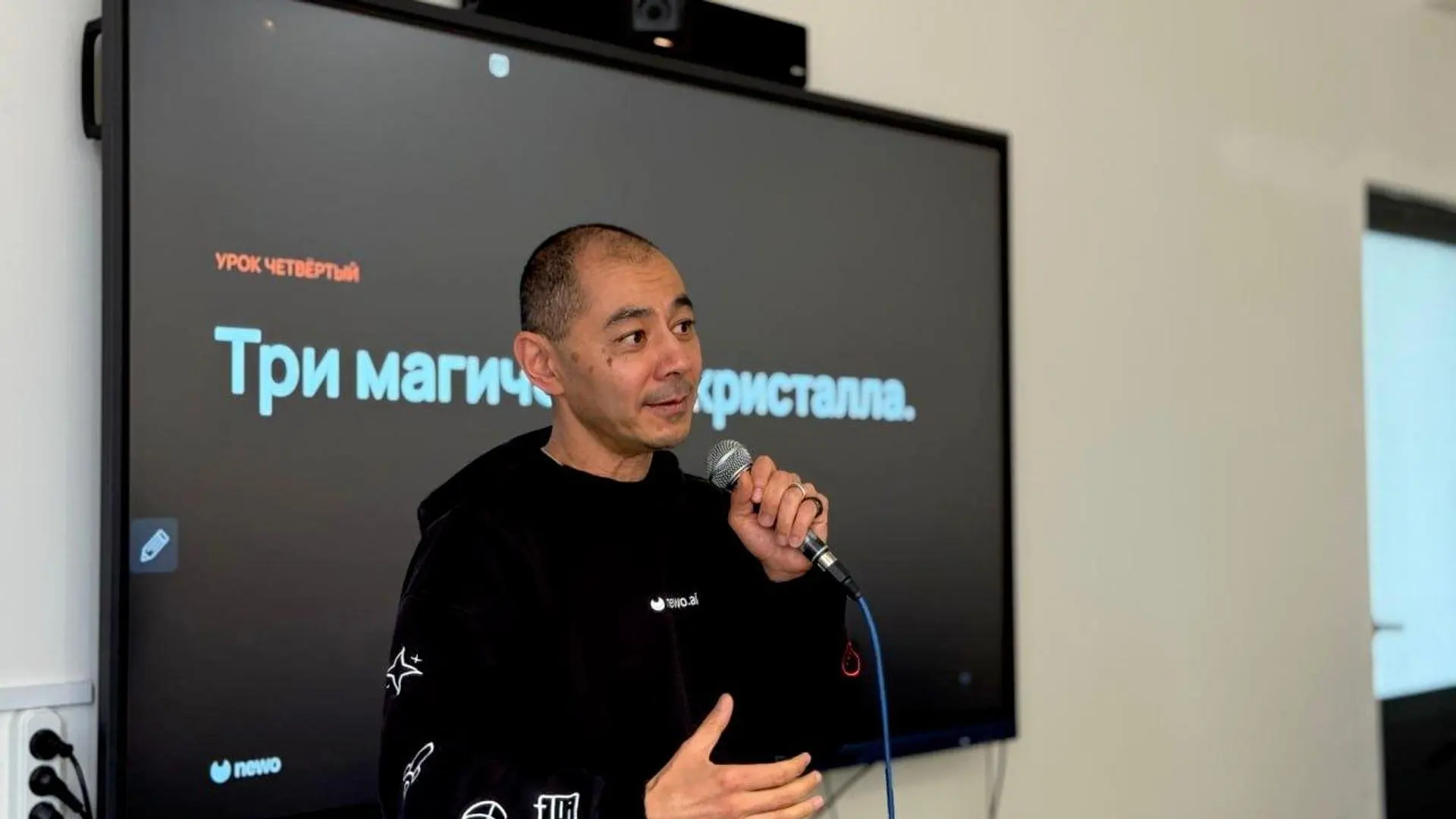 ИСКУССТВЕННЫЙ ИНТЕЛЛЕКТ НЕ СТАНЕТ ПАРАДЖАНОВЫМ: МАСТЕР-КЛАСС ДАВИДА ЯНА В ЕРЕВАНЕ