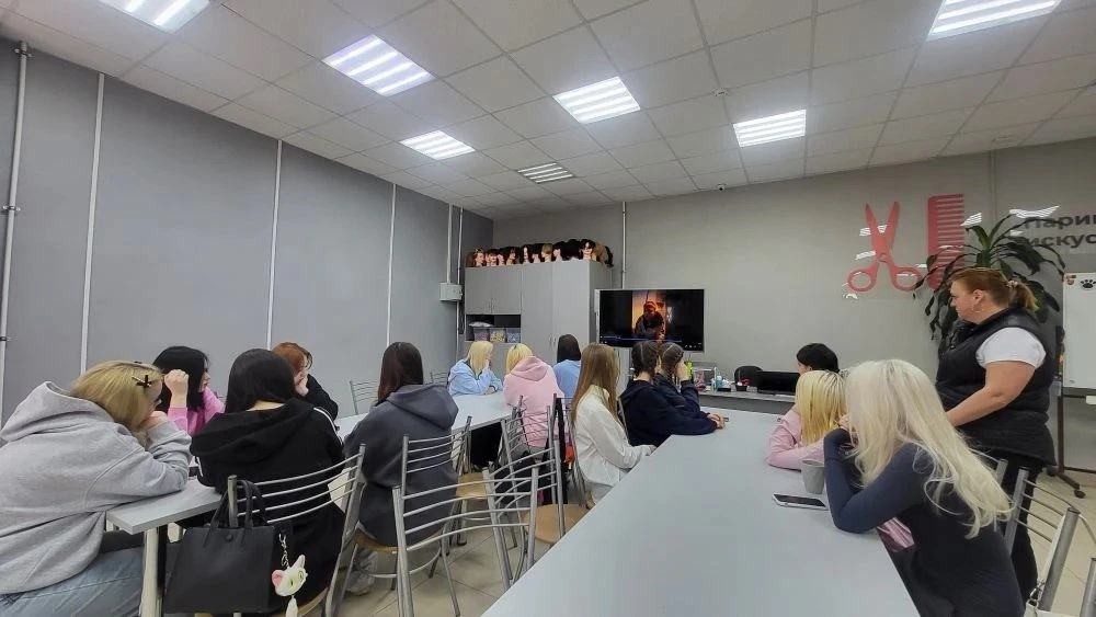 🇷🇺 Состоялась традиционная церемония поднятия государственных символов Российской Федерации, открыв 