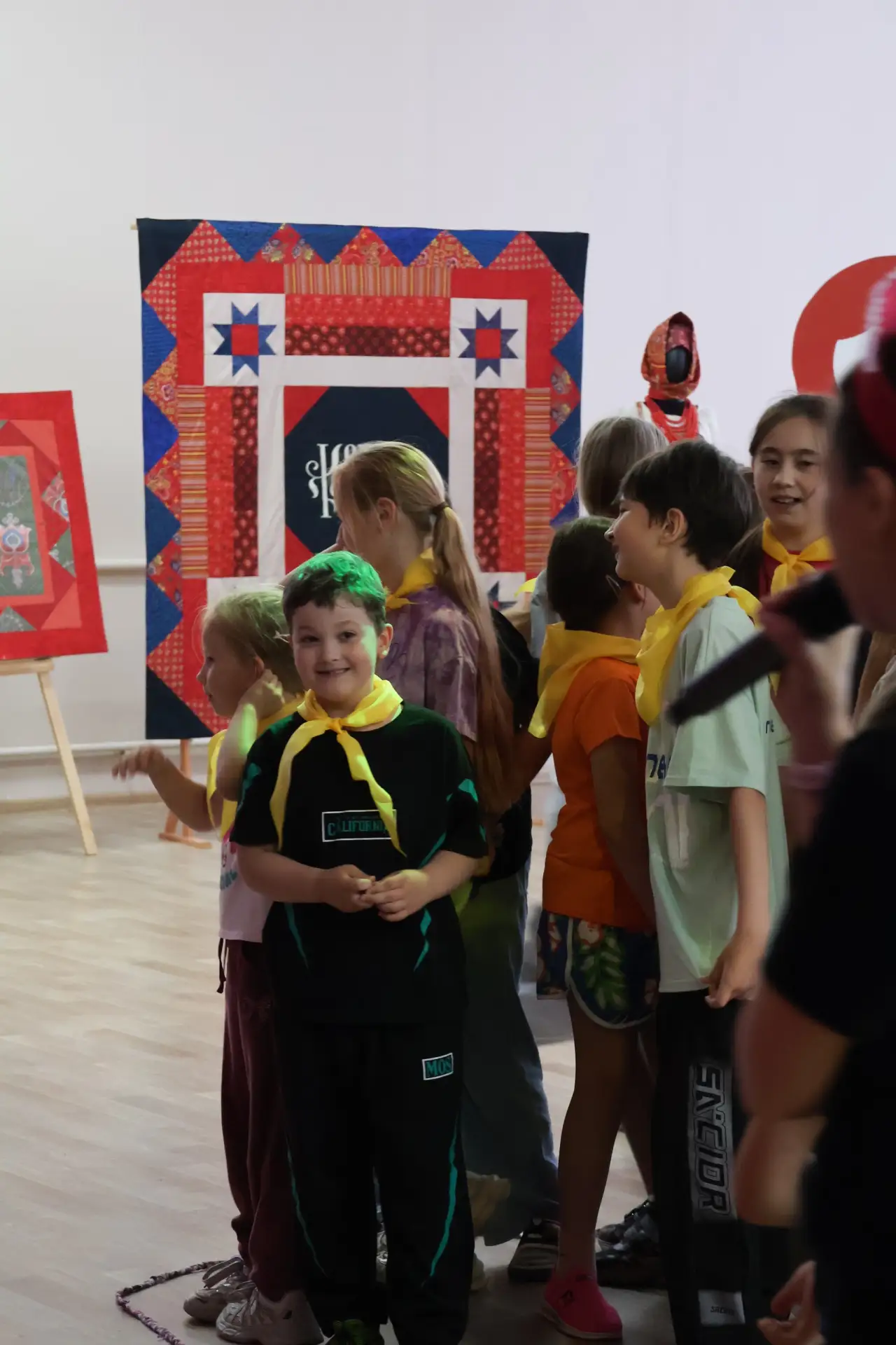 Тёплое летнее солнце словно заряжает энергией все мероприятия - от зажигательных интерактивов до поз