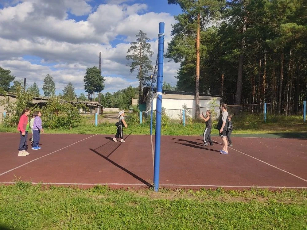 💥Настоящая командная игра: в СРЦН прошли соревнования по пионерболу🏐