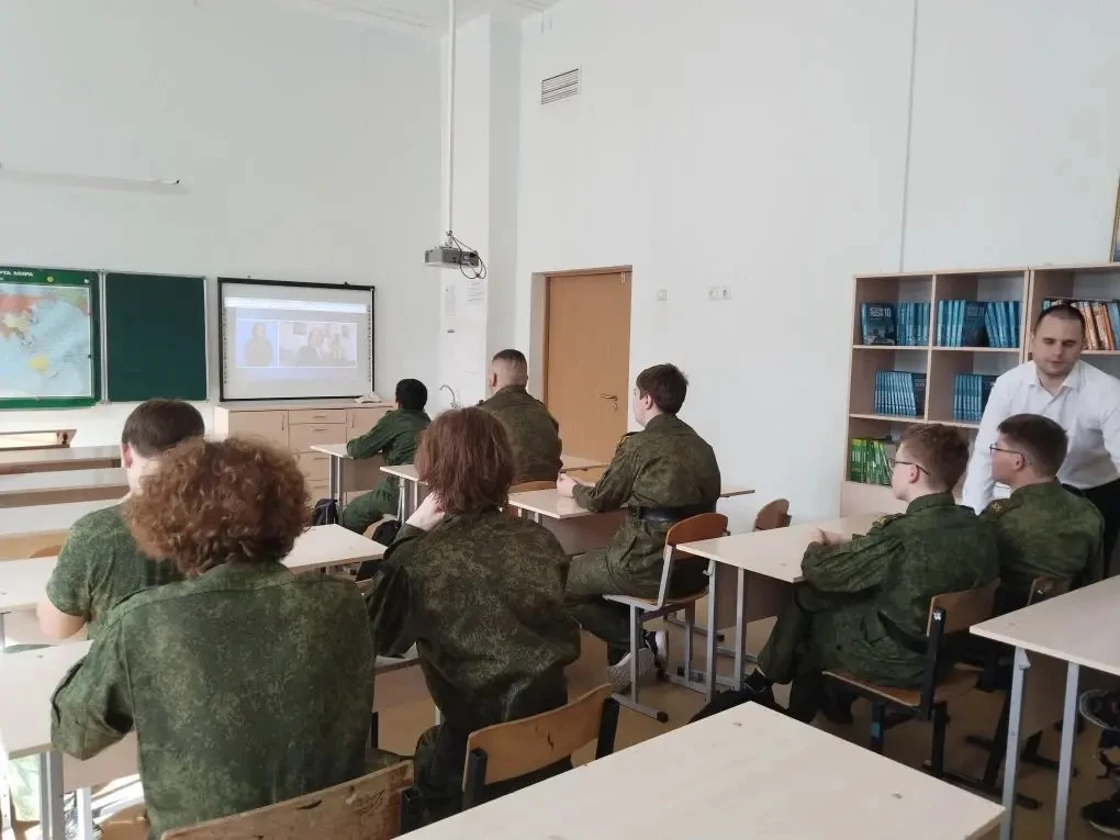 18 мая занятие «Разговоры о важном» было посвящено теме «Ценности, которые нас объединяют».

Вместе 