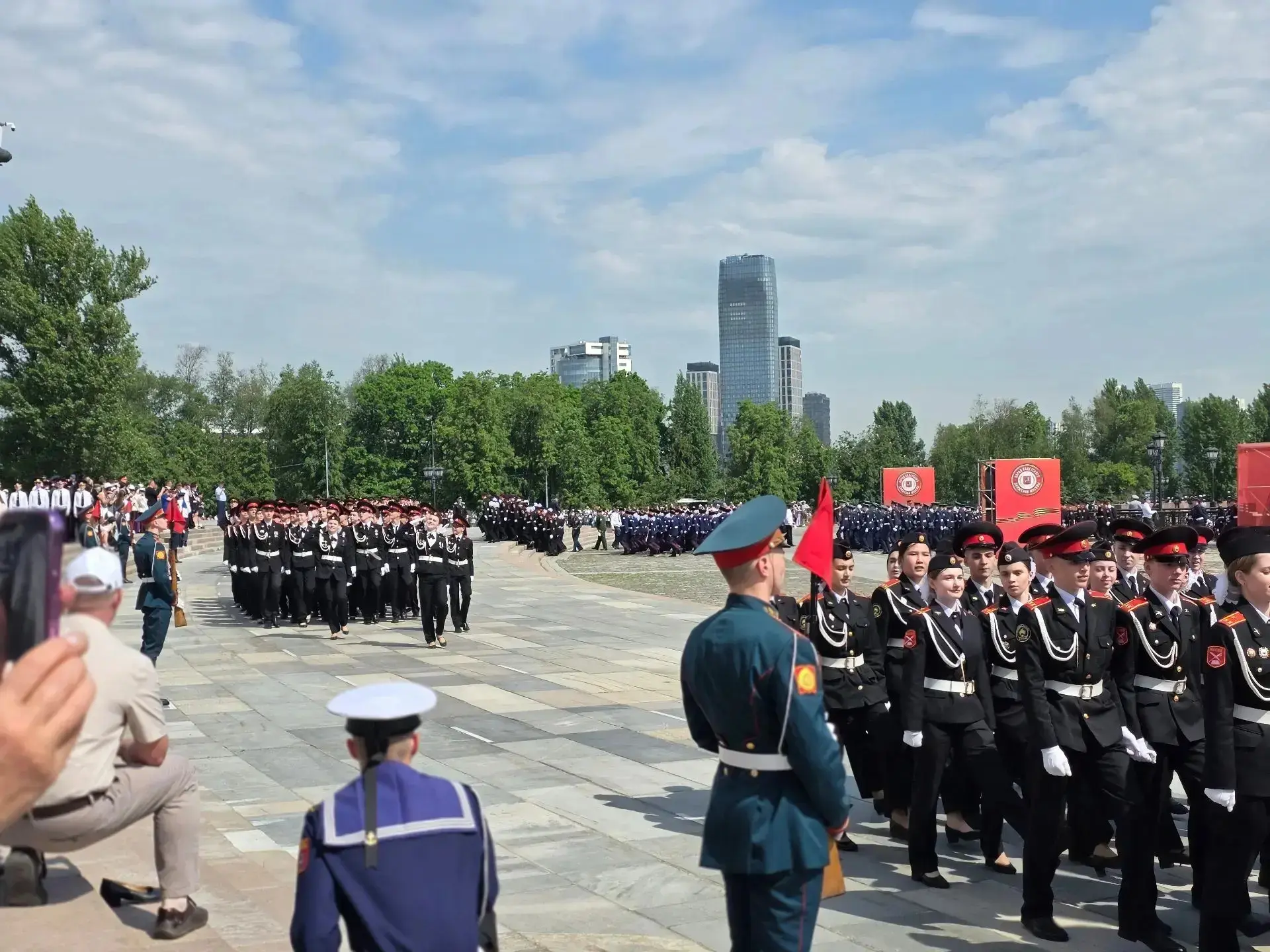 Парад кадет: школа № 949 чтит память героев  20 мая ученики кадетских классов школы № 949 приняли уч