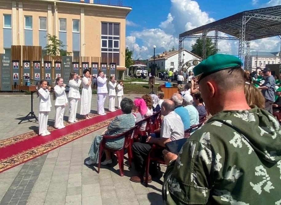 За вклад в науку и город: в День России сотрудники ГНЦ НИИАР отмечены почетными наградами

 Торжеств