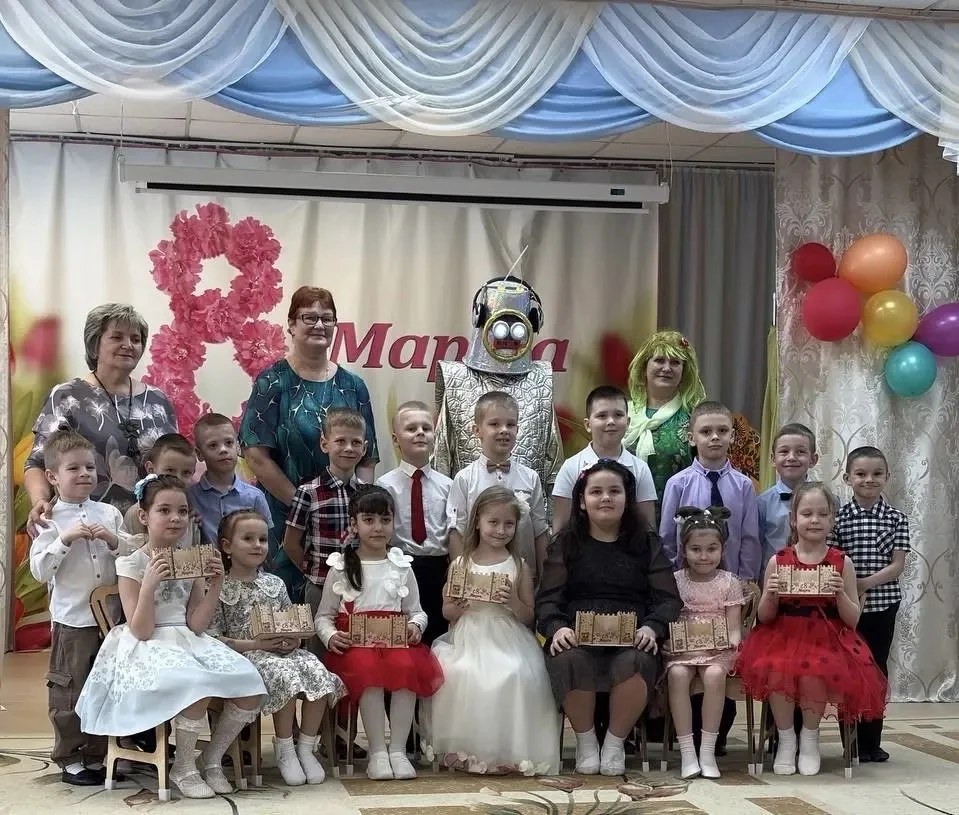 В весёлой, добродушной обстановке в ДО «Светлячок» прошел праздник, посвященный Международному женск