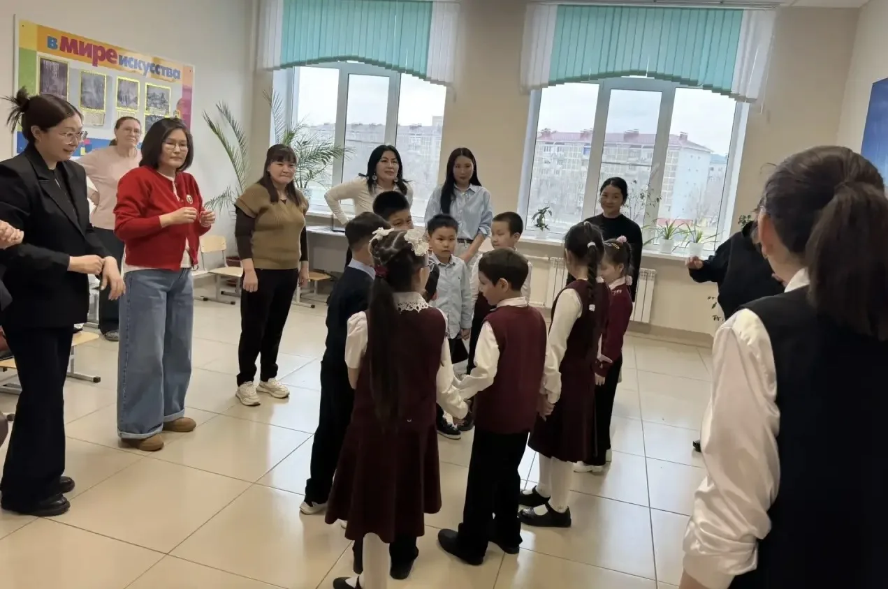 💐 В преддверии 8 Марта в 1 «А» классе прошёл самый нежный и тёплый праздник для мам!  Наши маленькие