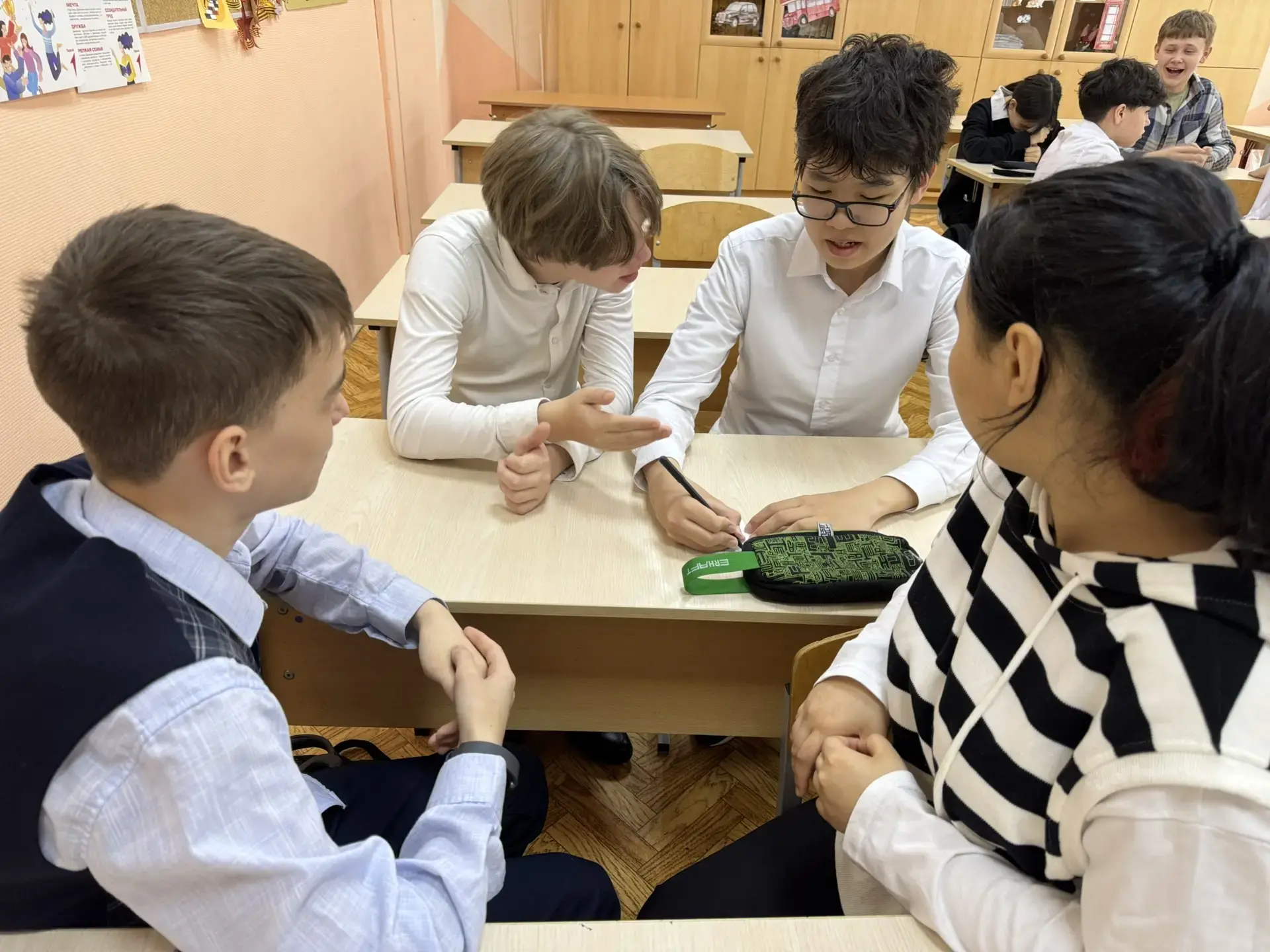 🤝 Сегодня в нашей школе прошло занятие из цикла «Разговоры о важном» Тема урока — «Что значит работа