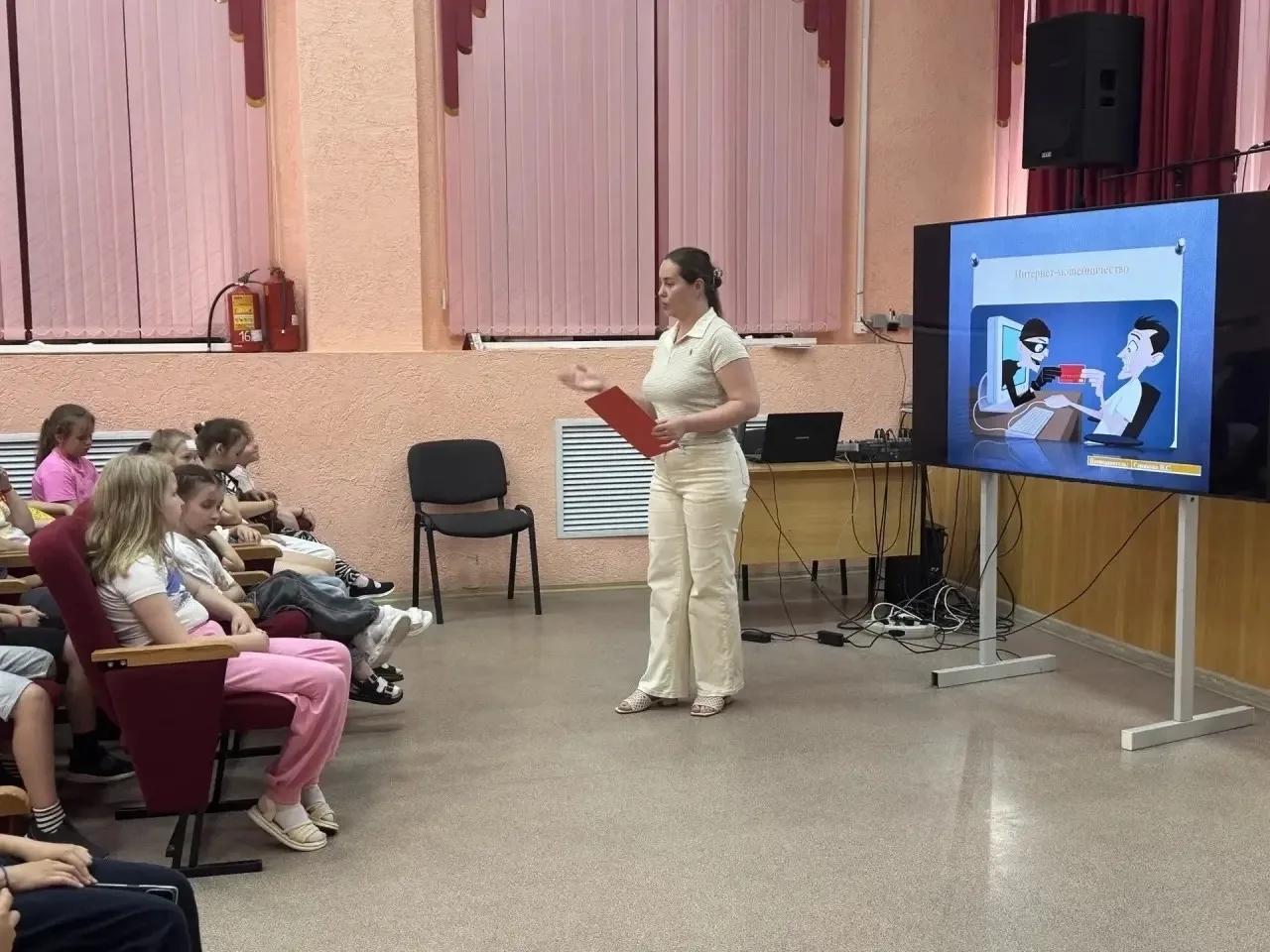 Одной из важных и актуальных тем нашей дней является тема:  «Интернет мошенничество». Очень часто вз