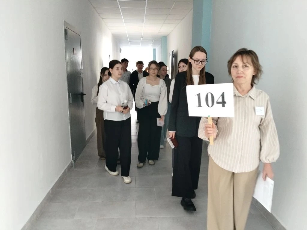 8 июня  выпускники 11 классов района писали   ЕГЭ по профильной и базовой математике.
📌 Для получен