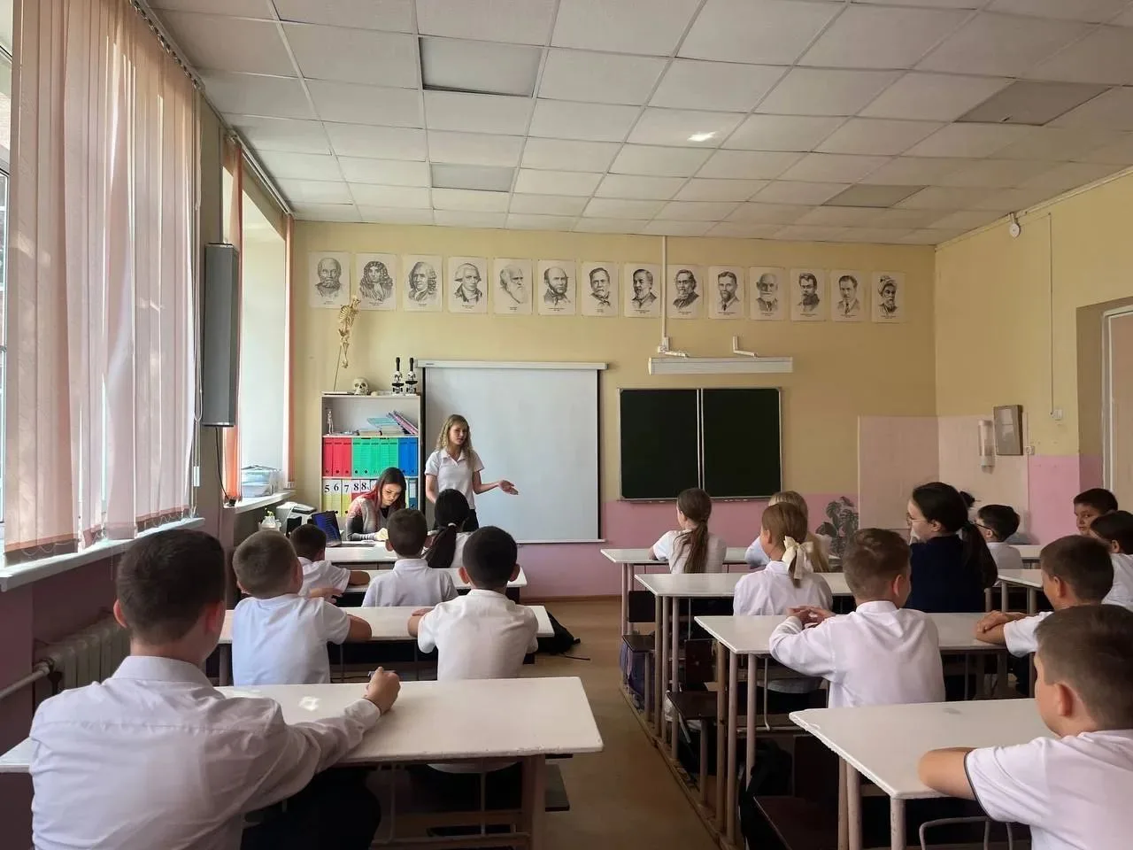 Всероссийская акция «Память защищает» и мастер-класс «Журавлик памяти» в нашей школе