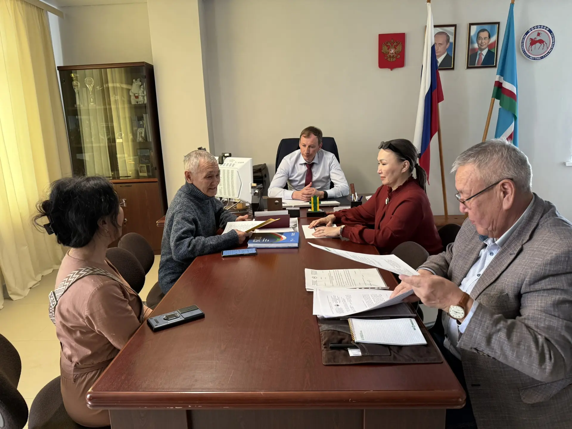 🔰День приема граждан: Евгений Перфильев принял ветерана отрасли  В День общереспубликанского приема 