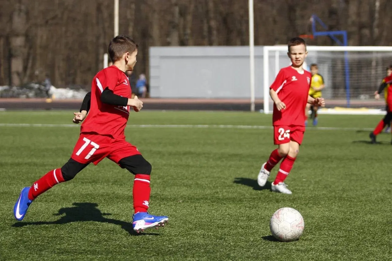 ⚽️ С приходом весны футбол на открытых стадионах возвращается!   ФК «Пас» принимает участие в Winner