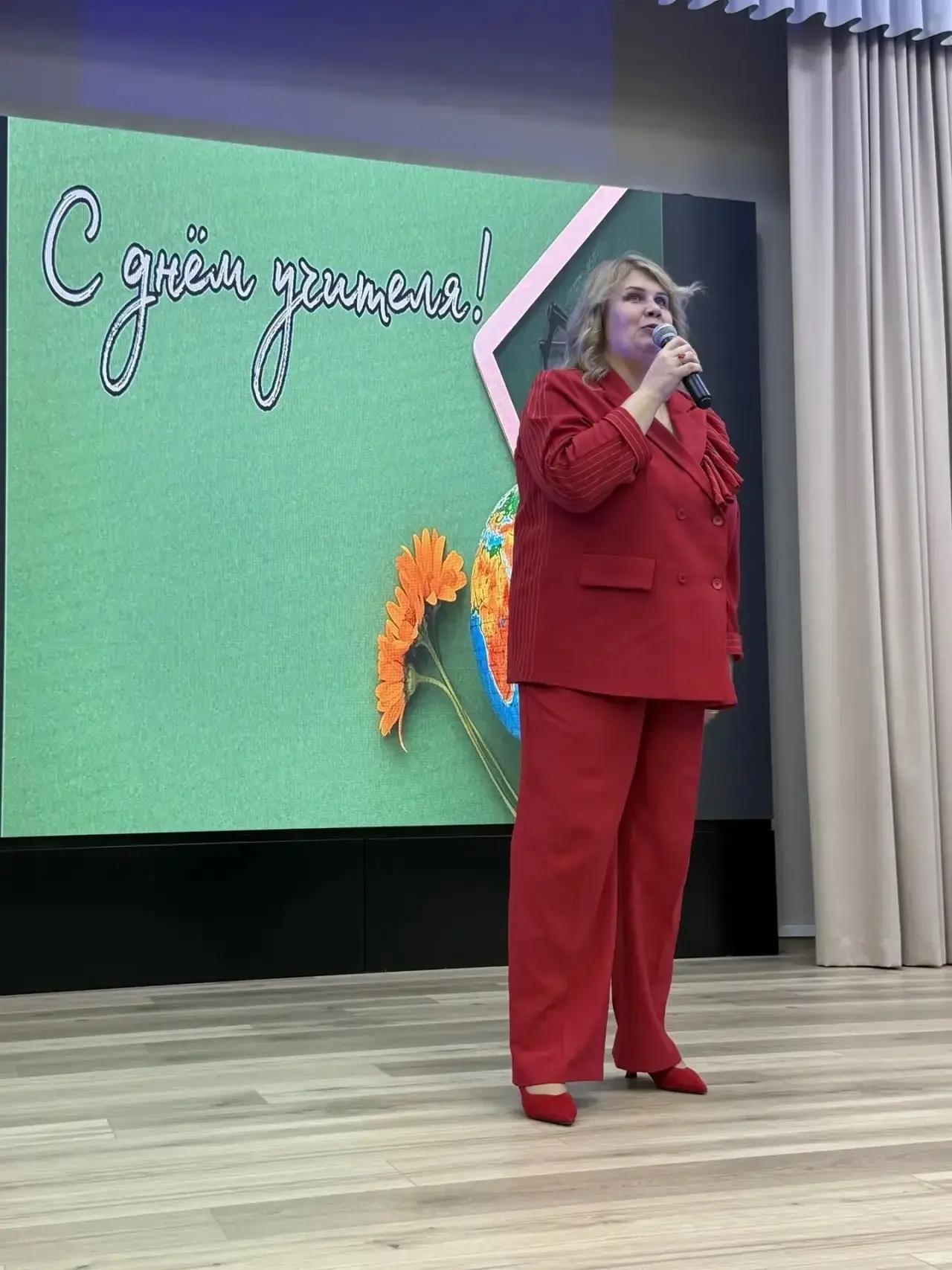 🎉 В преддверии Дня учителя в нашем районе прошло торжественное мероприятие, где чество...