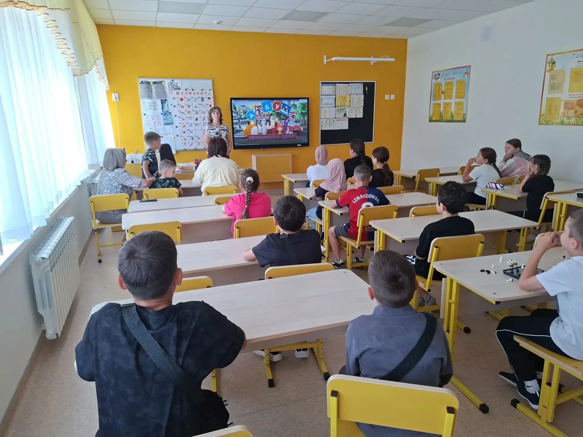 К нам в гости приехала начальник Высокогорского отделения ГБУ "Безопасность дорожного движения " Саф