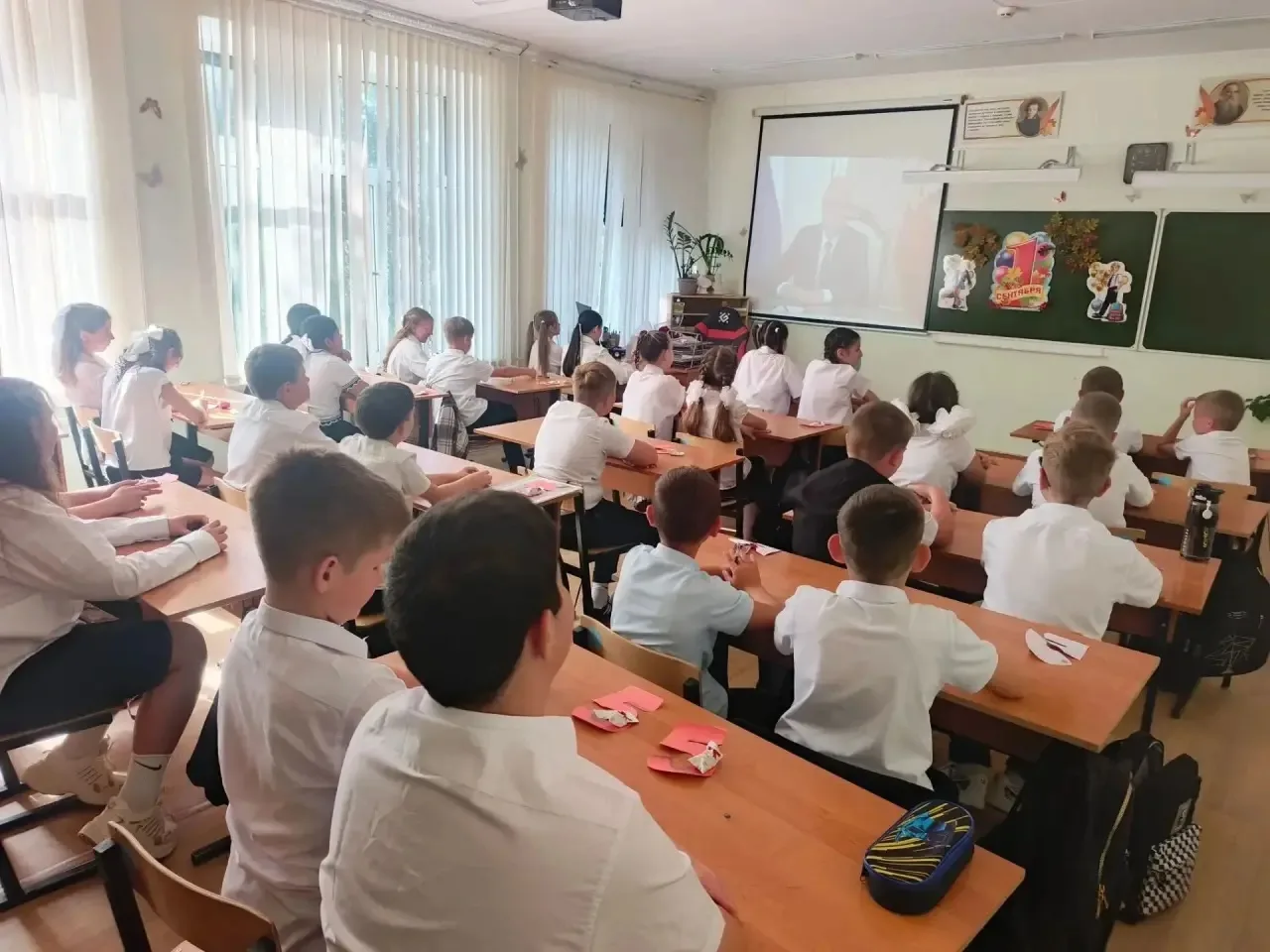 📚 В День знаний — первый «Разговор о важном» в новом учебном году!🇷🇺✨