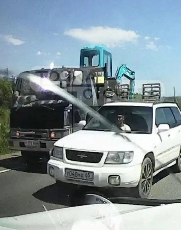 Водитель опасно обогнал кран-балку у "Грин Агро"