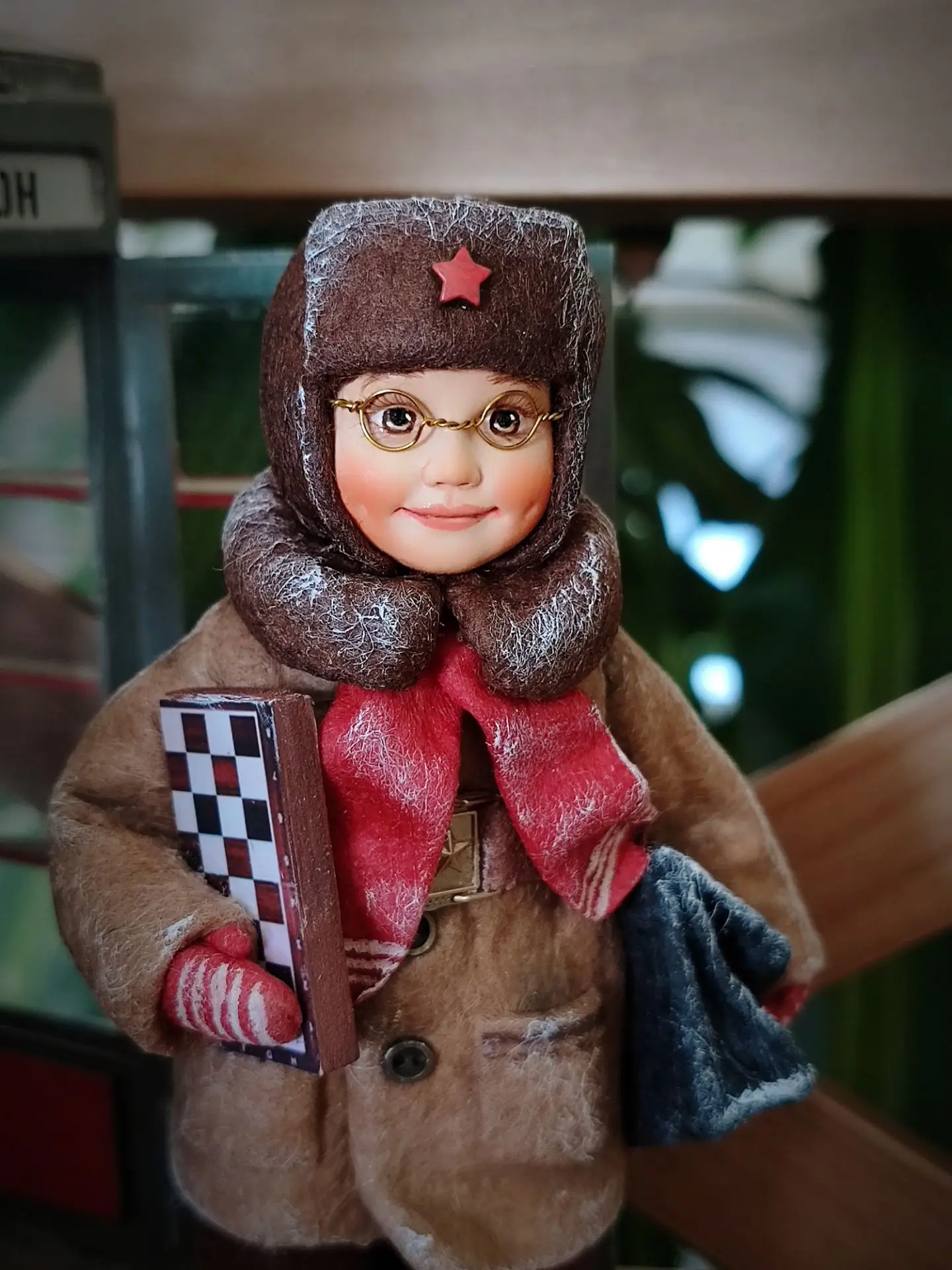 Очень умный мальчишка, отличник, ещё и в кружок по игре в шахматы успевает ходить. ♟️♟️♟️