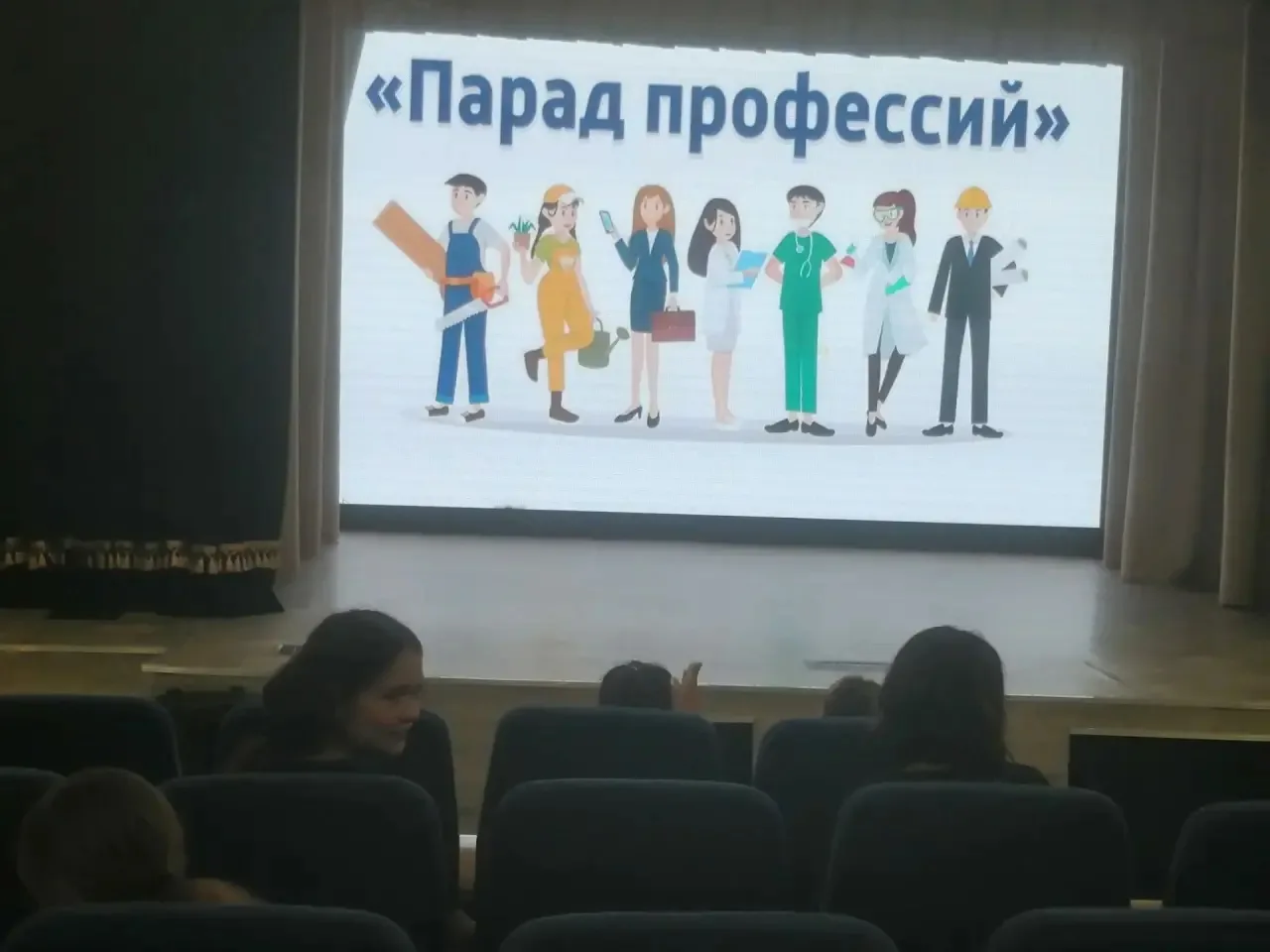 ☀️Летний лагерь. День 14✨

Сегодня ребята путешествовали по миру профессий 🧑‍🚒🧑‍🔬👷
Проверили св