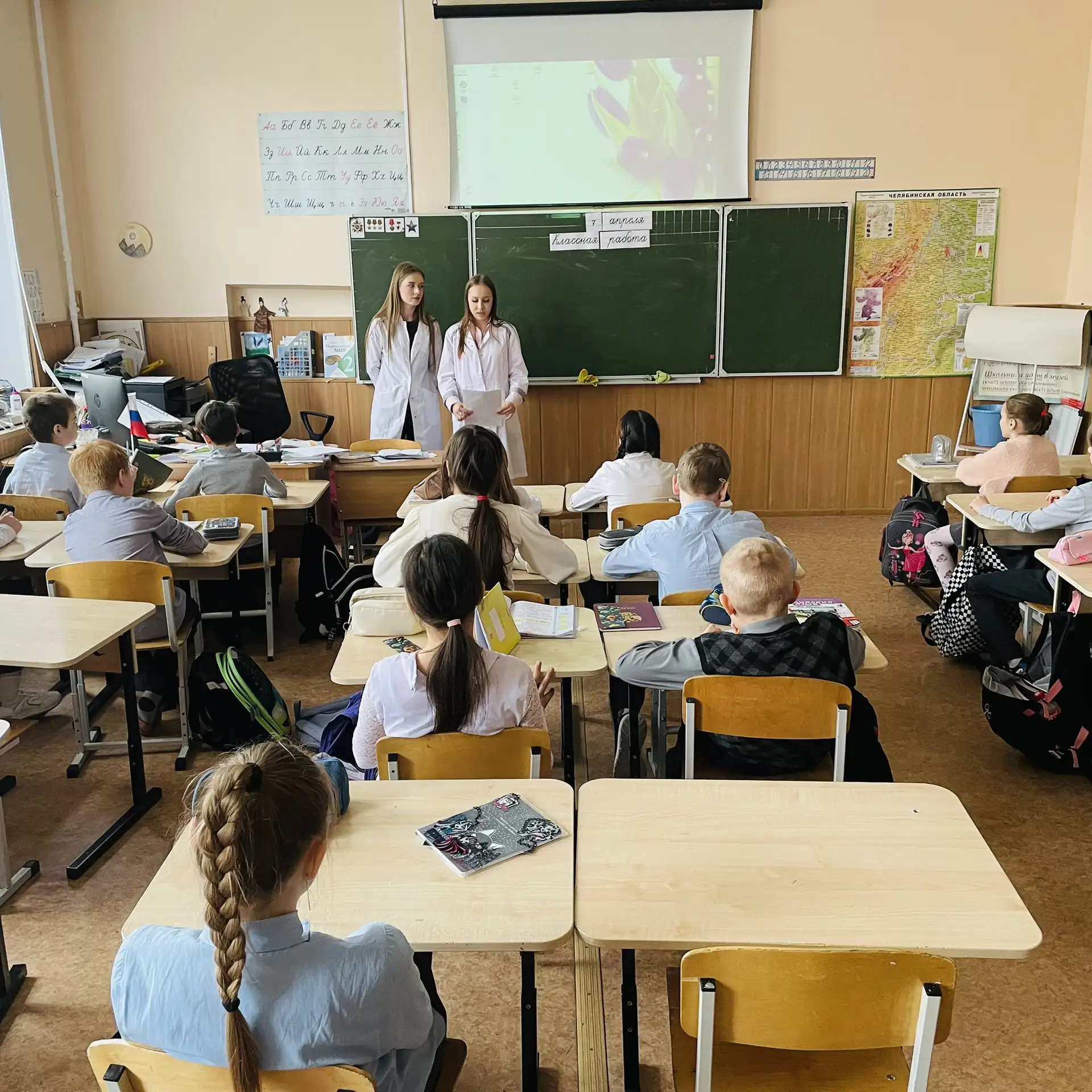 🌟 Важное событие в нашей школе!    ⛑️Сегодня команда Первые-102, состоящая из обучающихся химико-био