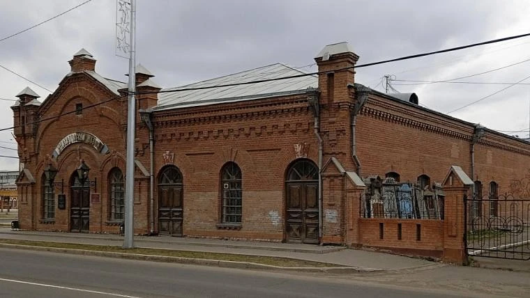 В Канске отреставрируют один из старейших кинотеатров Сибири
Здание построили в 1905 году. Изначальн