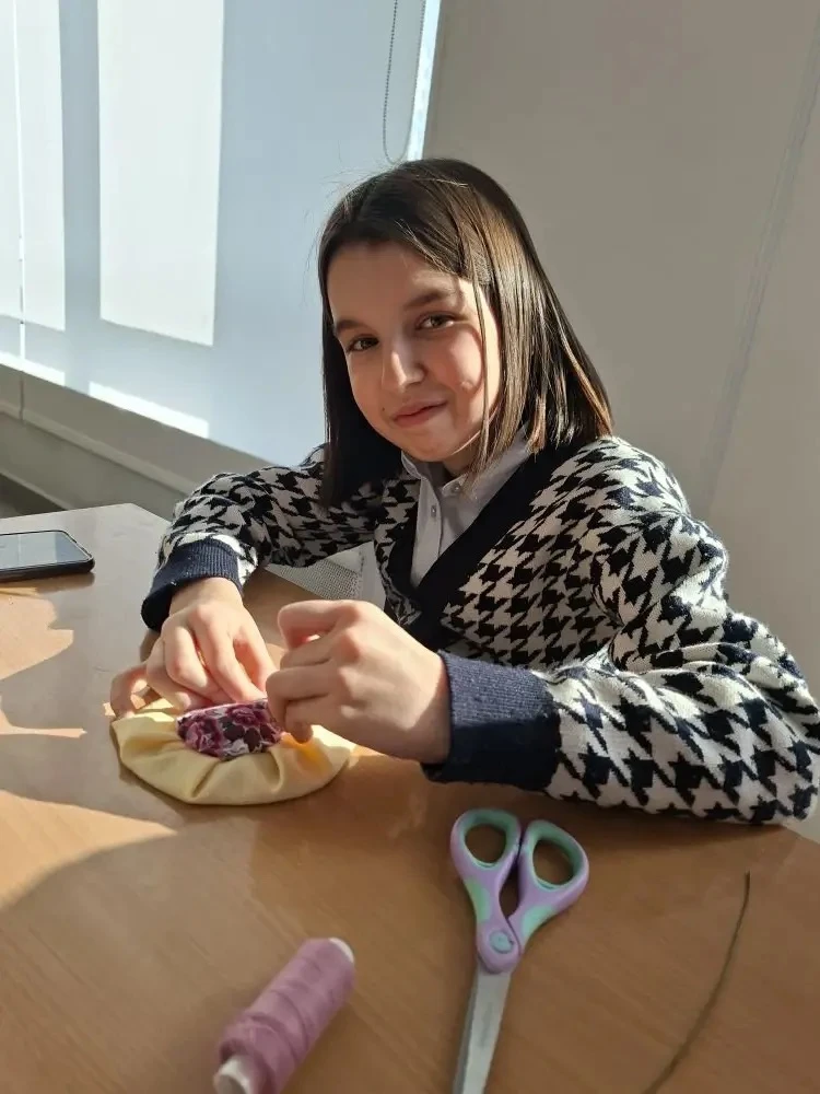 📣На этой неделе досуг и творчество с психологом прошли в формате шитья интерьерных сувениров. 🧵✨ Так