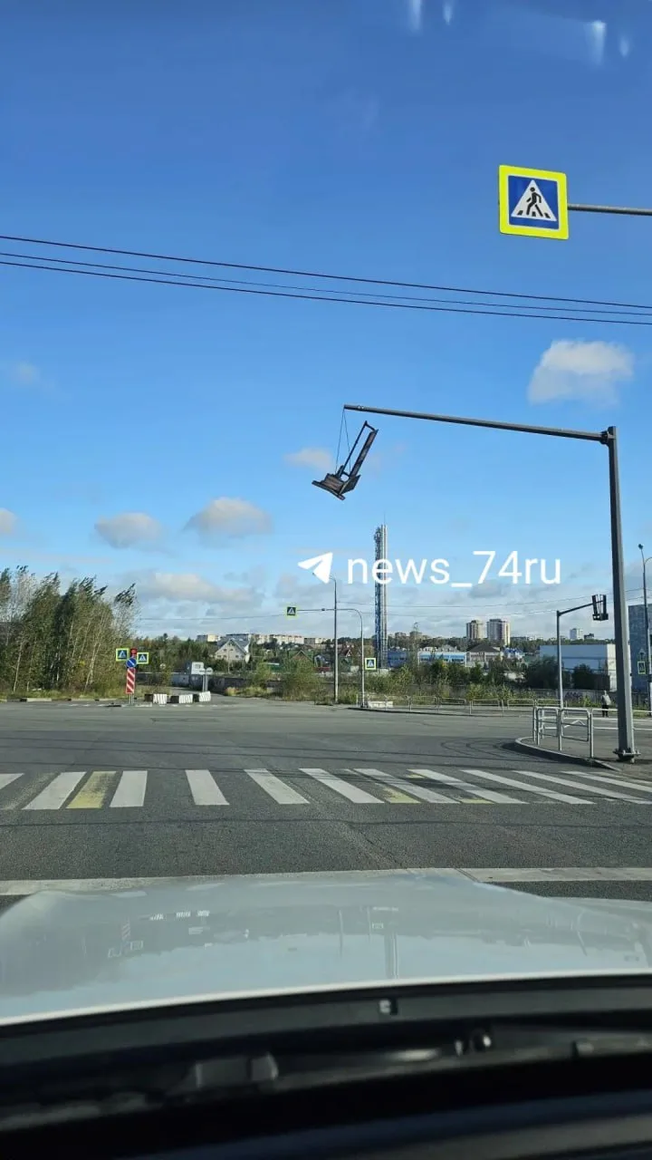 ❗️Желаем вам таких же крепких нервов, как этот провод светофора возле Паркового-2