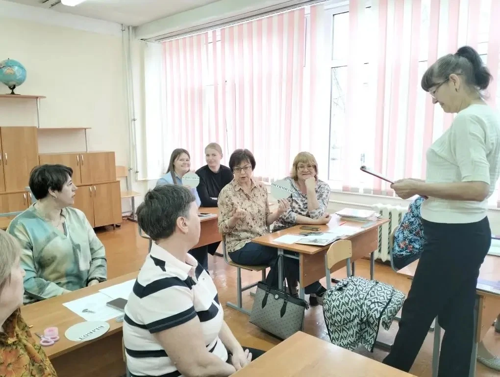 Сегодня учителя начальных классов 1 корпуса собрались, чтобы обсудить, как пробудить интерес к знани