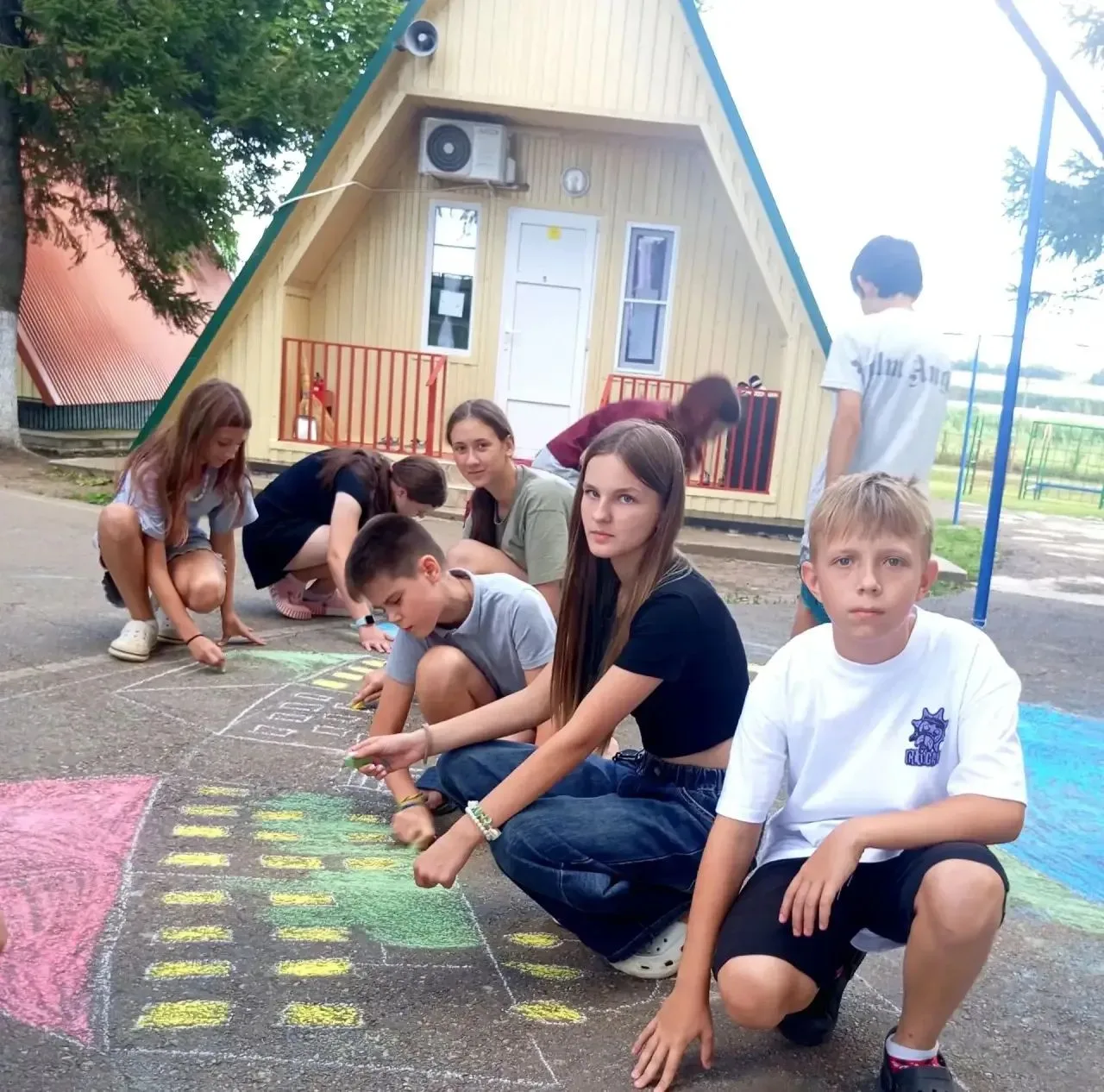⭐ МУЛЯВА АЛИСА НА ФАБРИКЕ ЗВЁЗД! ⭐

Мулява Алиса сейчас находится в самом центре творческой атмосфер