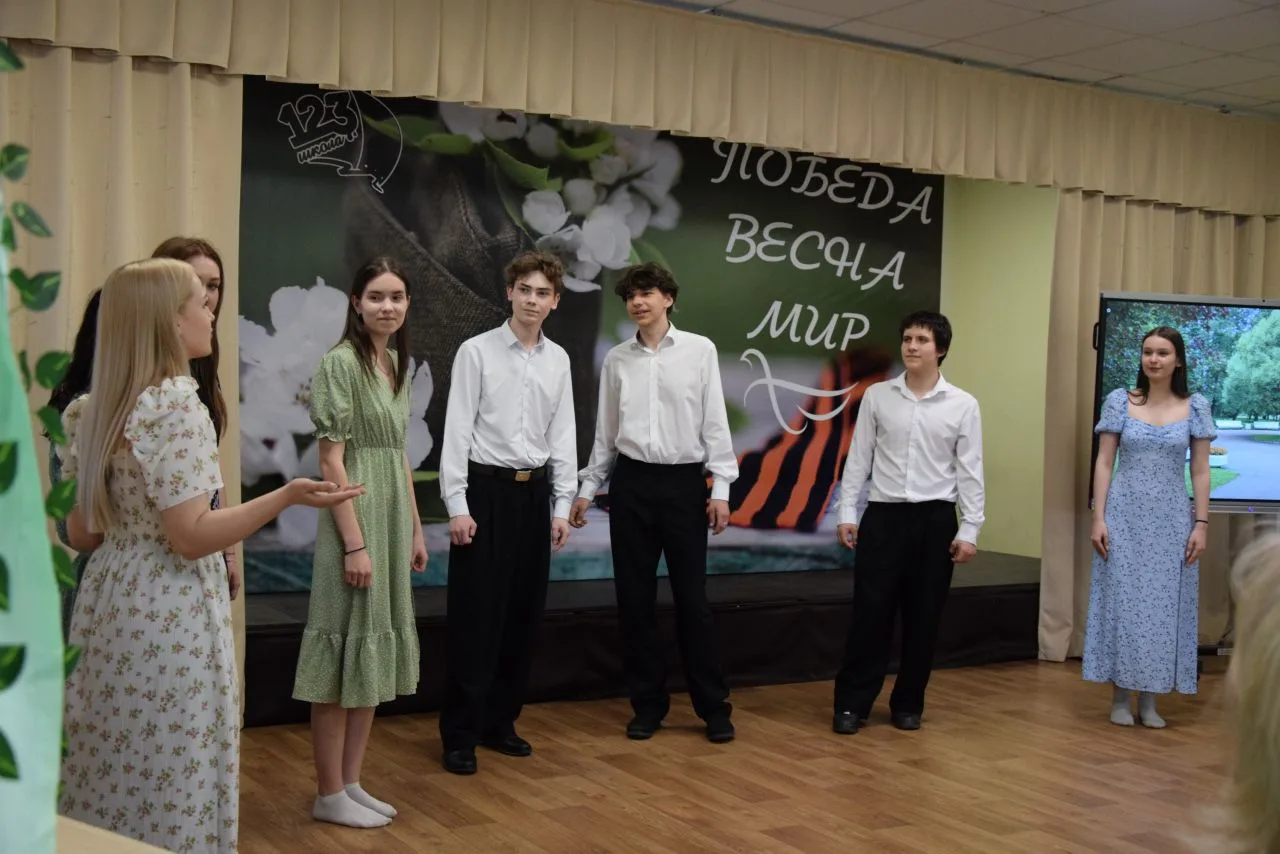 СТАРШЕКЛАССНИКИ ИНСЦЕНИРОВАЛИ ПРОИЗВЕДЕНИЯ О ВЕЛИКОЙ ОТЕЧЕСТВЕННОЙ ВОЙНЕ  В пятницу, 15 мая, в актов