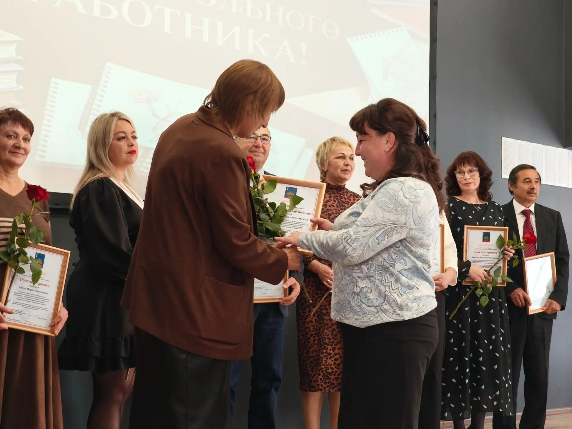 Призвание — учить, призвание — любить: в Цильнинском районе поздравили педагогов 🍁🎓