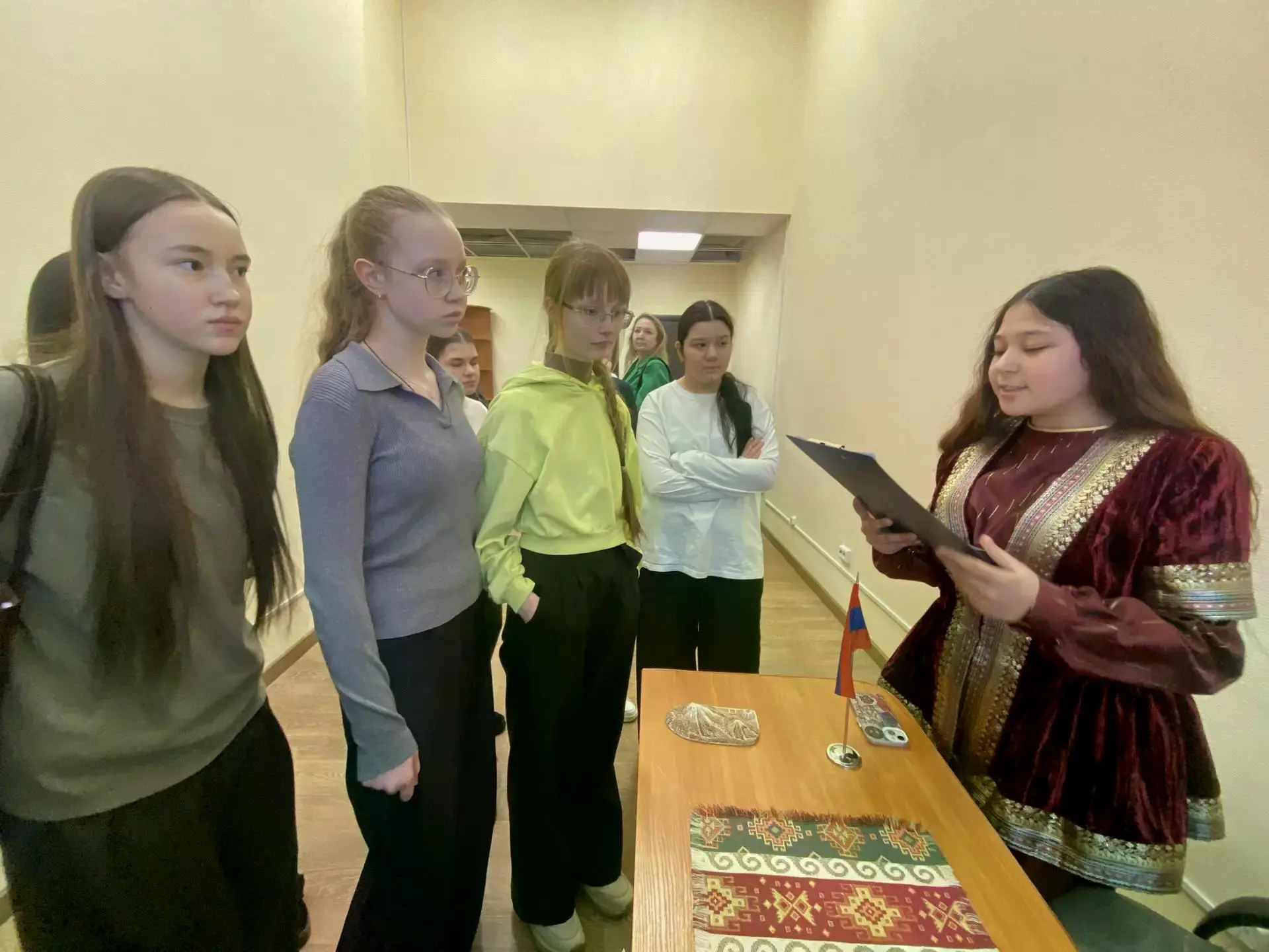 Ученики 7в класса стали участниками городского мероприятия «Живое слово»  Учащиеся 7в класса активно