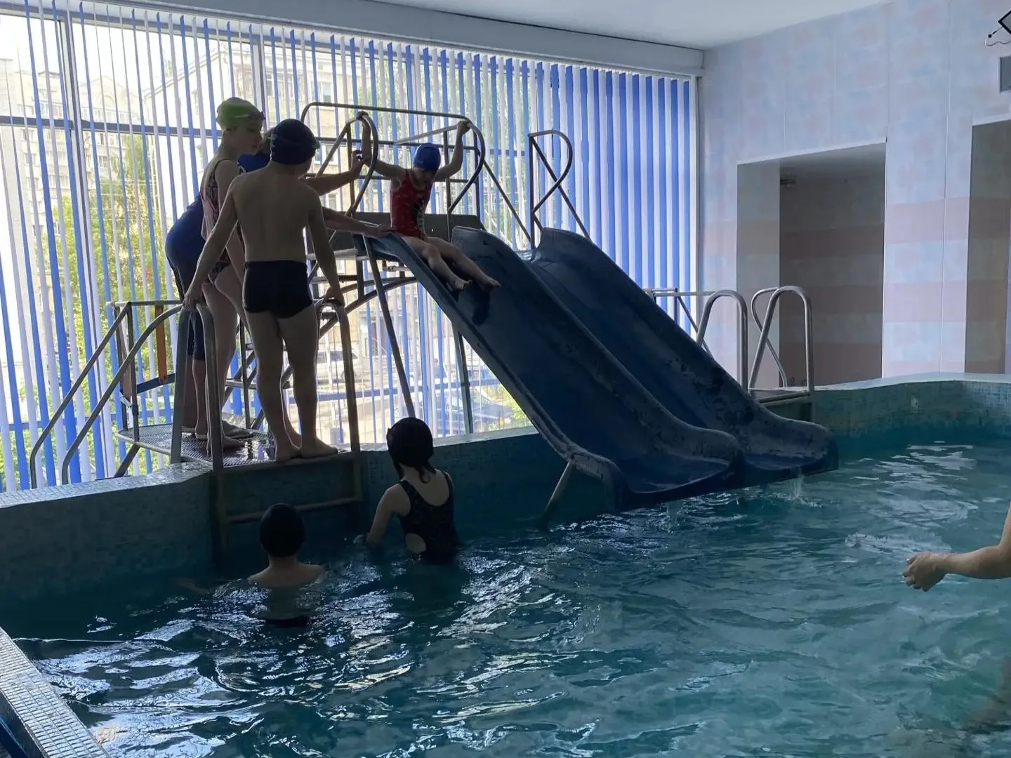 В лагере «Солнышко» сегодня был настоящий праздник воды — день «Нептуна»! С самого утра все вокруг н
