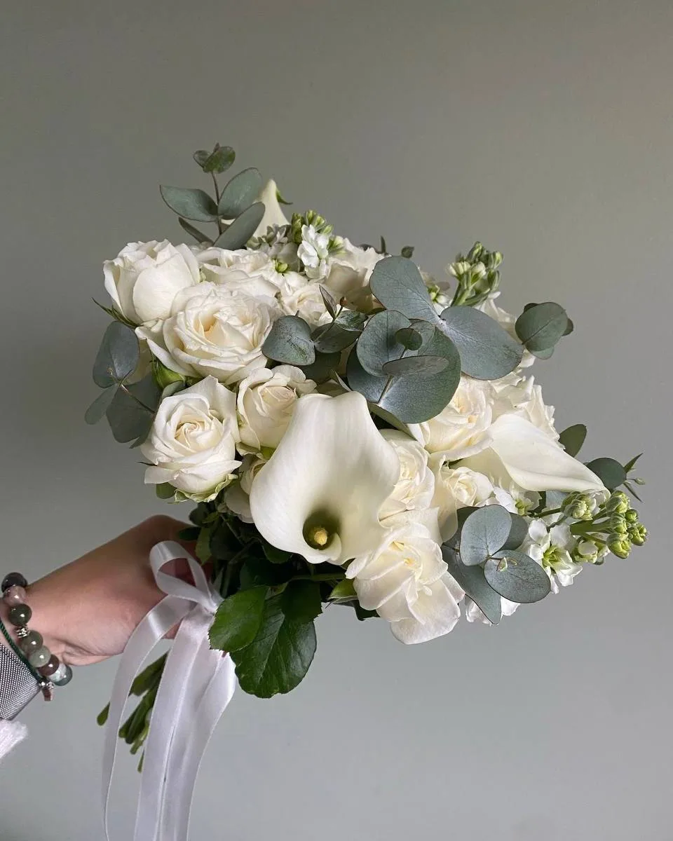 Букет невесты: деталь, которую запомнят навсегда 💍
Ты идёшь.. музыка, взгляды, лёгкое волнение — и 