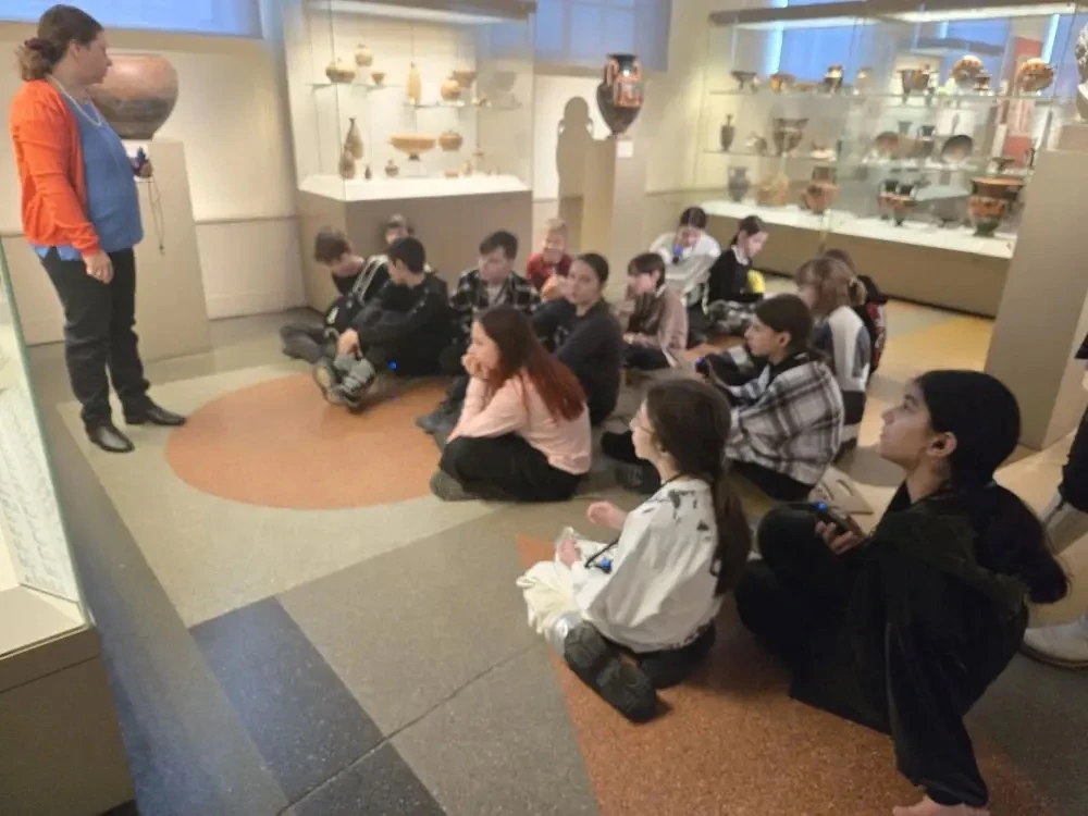 КАНИКУЛЫ С ПОЛЬЗОЙ!   🏛️24 февраля ученики 5 «А» класса вместе с классным руководителем Лазаревой Ал