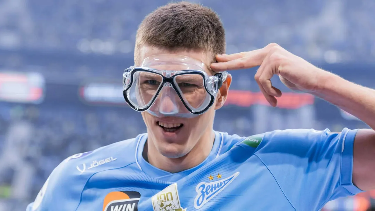 ⚽️ Шансы Соболева на победу в гонке бомбардиров РПЛ выросли почти в два раза. Он поднялся в топ-3 фа