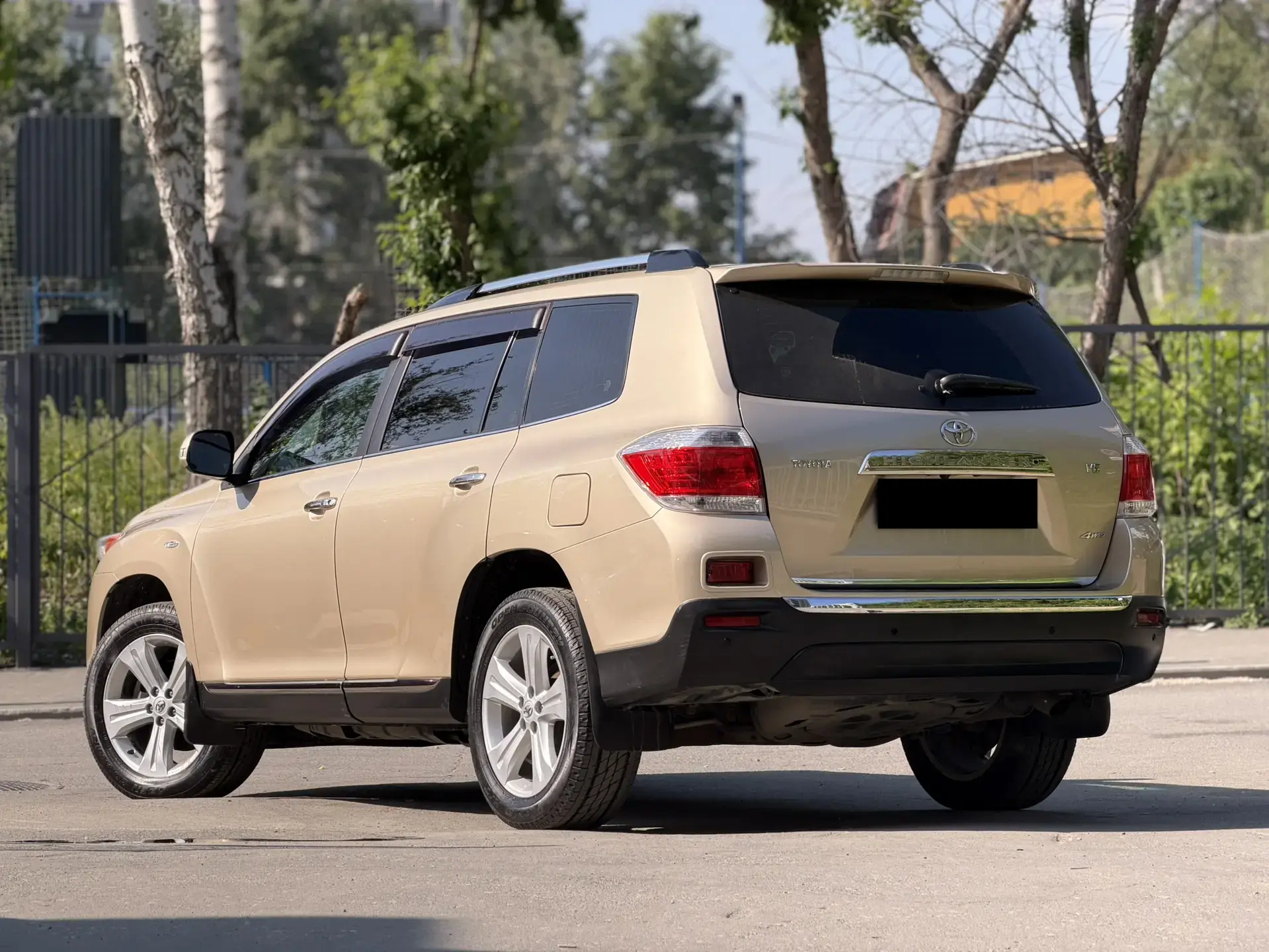 Итоги голосования: автомобиль дня — Toyota Highlander 2011.

Только сегодня: напишите менеджеру «ХАЙ