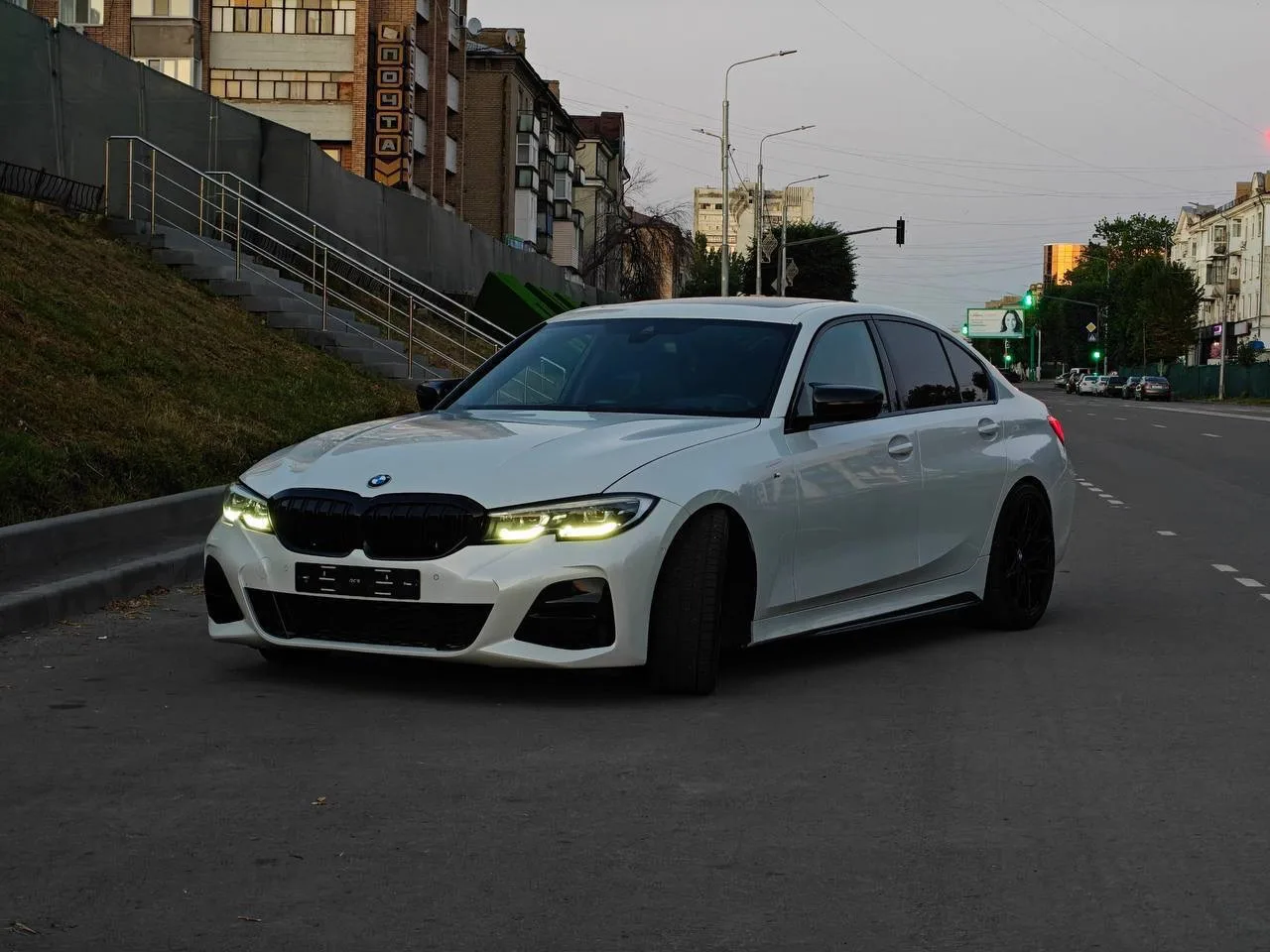 🆕 BMW / 330i ⤵️