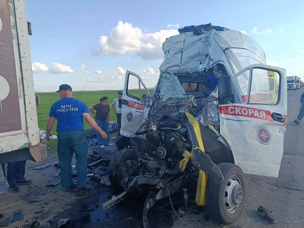 Скорая попала под фуру в Башкирии — погибли два медика и 20-летняя девушка

Трагедия произошла на тр